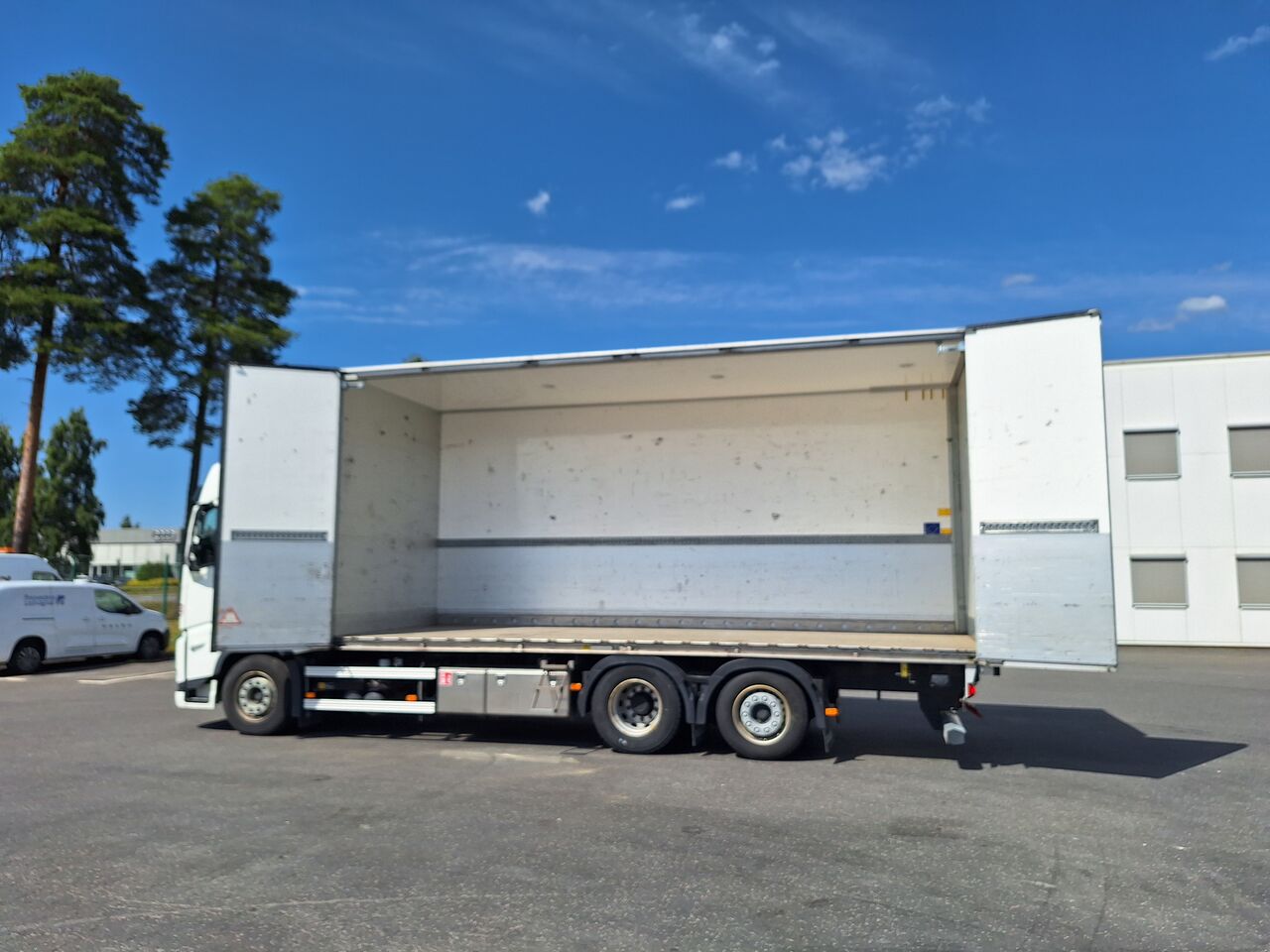 Volvo FH 6x2 Sk&aring;p 2023 - Sk&aring;p