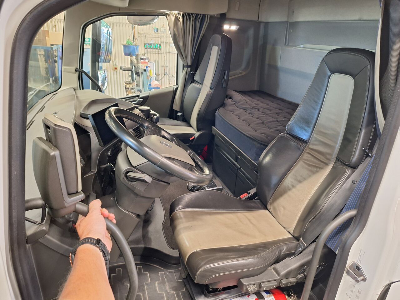 Volvo FH 6x2 Sk&aring;p 2023 - Sk&aring;p