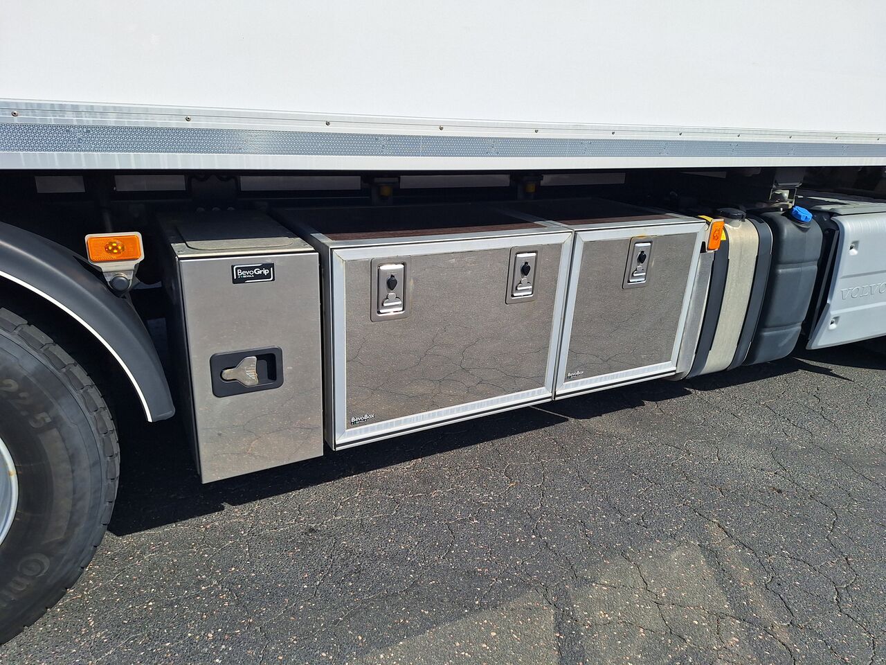Volvo FH 6x2 LNG Containerrede 2022 - V&auml;xelflak