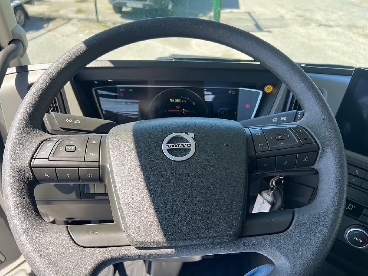 Volvo Trucks FM13 460 Kylbil/Frysbil Dubbla lastplan 21 PPL 2023 - &Ouml;vrigt