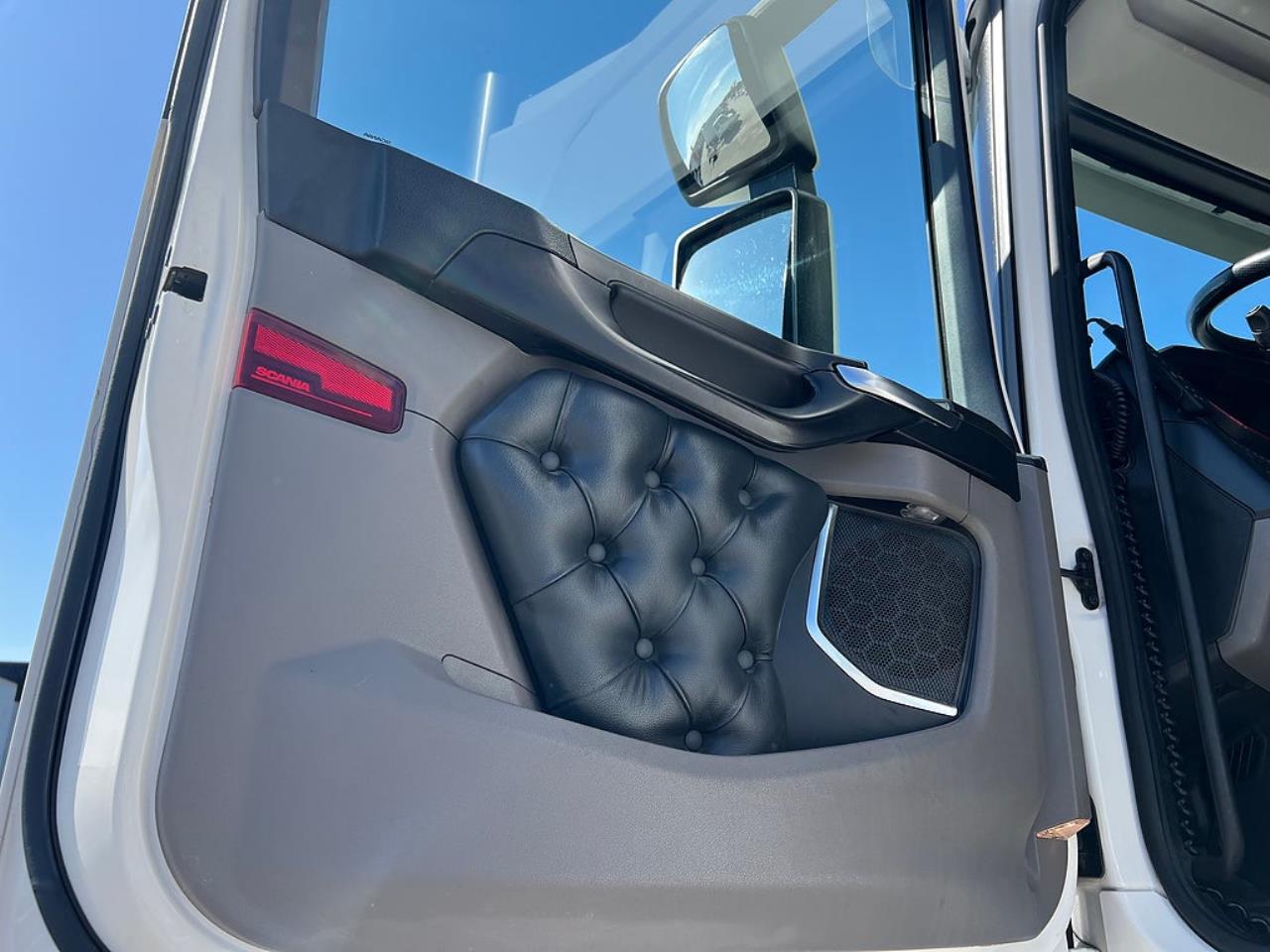 Scania S730 V8 6x2 Dragbil, Hydraulik, Kl&auml;dd inredning 2018 - Dragbil