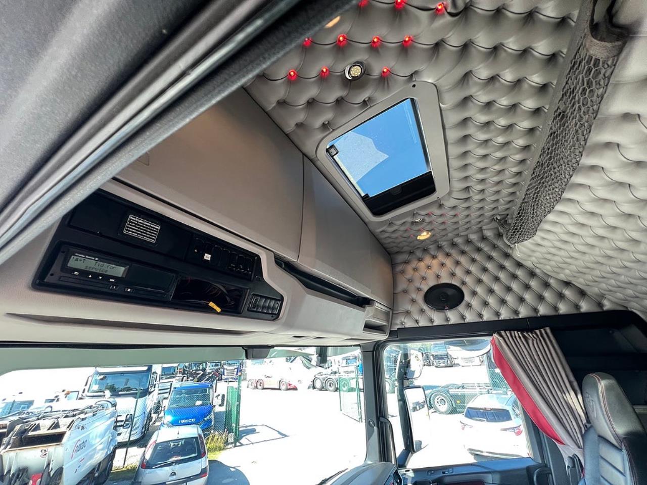 Scania S730 V8 6x2 Dragbil, Hydraulik, Kl&auml;dd inredning 2018 - Dragbil