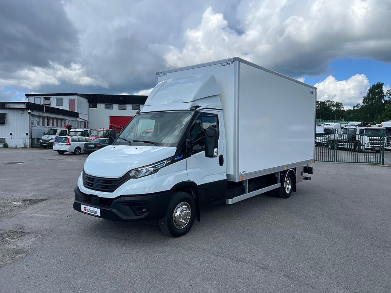 Iveco Daily 72C14E AirPro Sk&aring;pbil med Z-Lift, ELBIL 2025 - Sk&aring;p