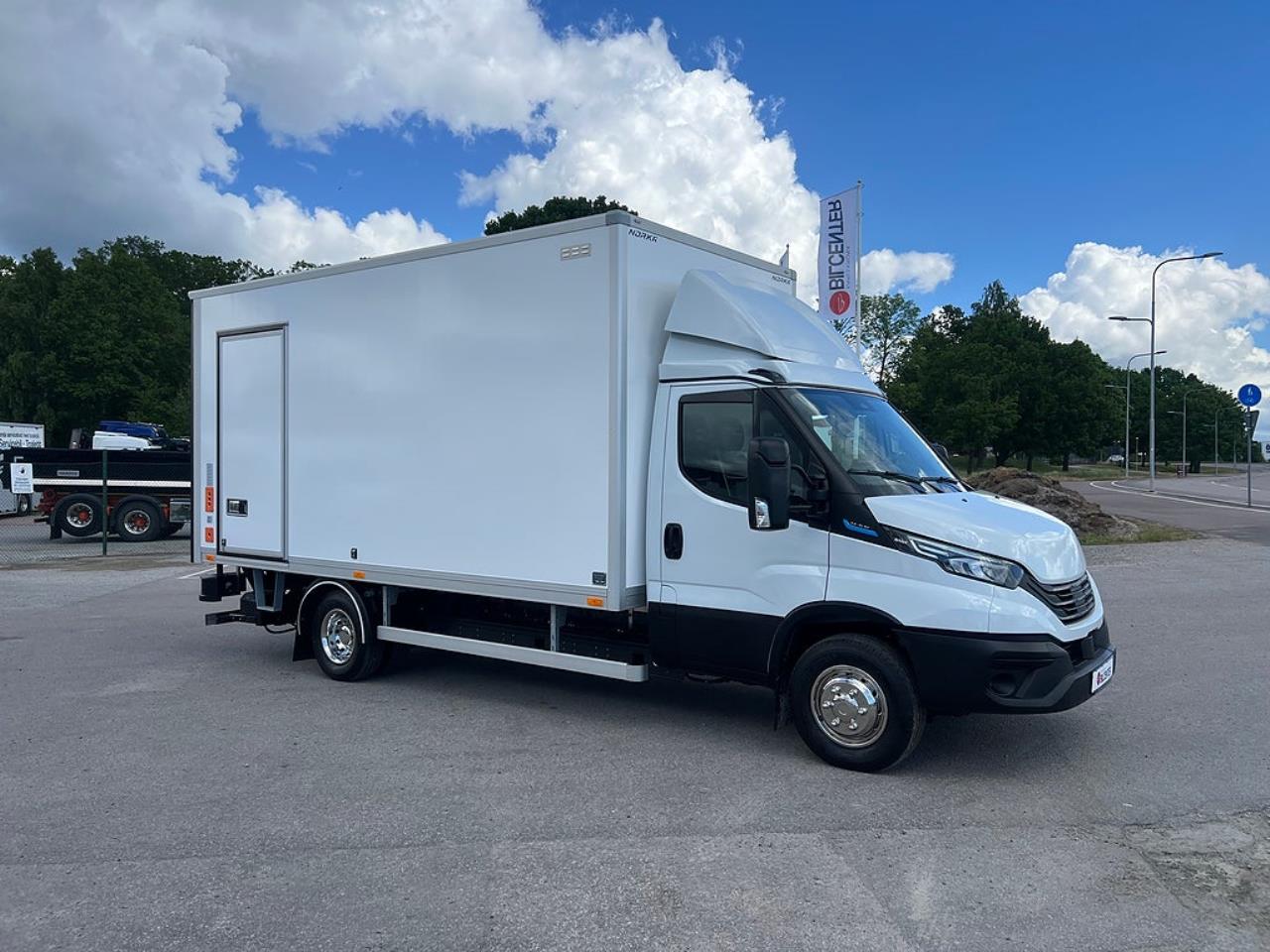 Iveco Daily 72C14E AirPro Sk&aring;pbil med Z-Lift, ELBIL 2025 - Sk&aring;p