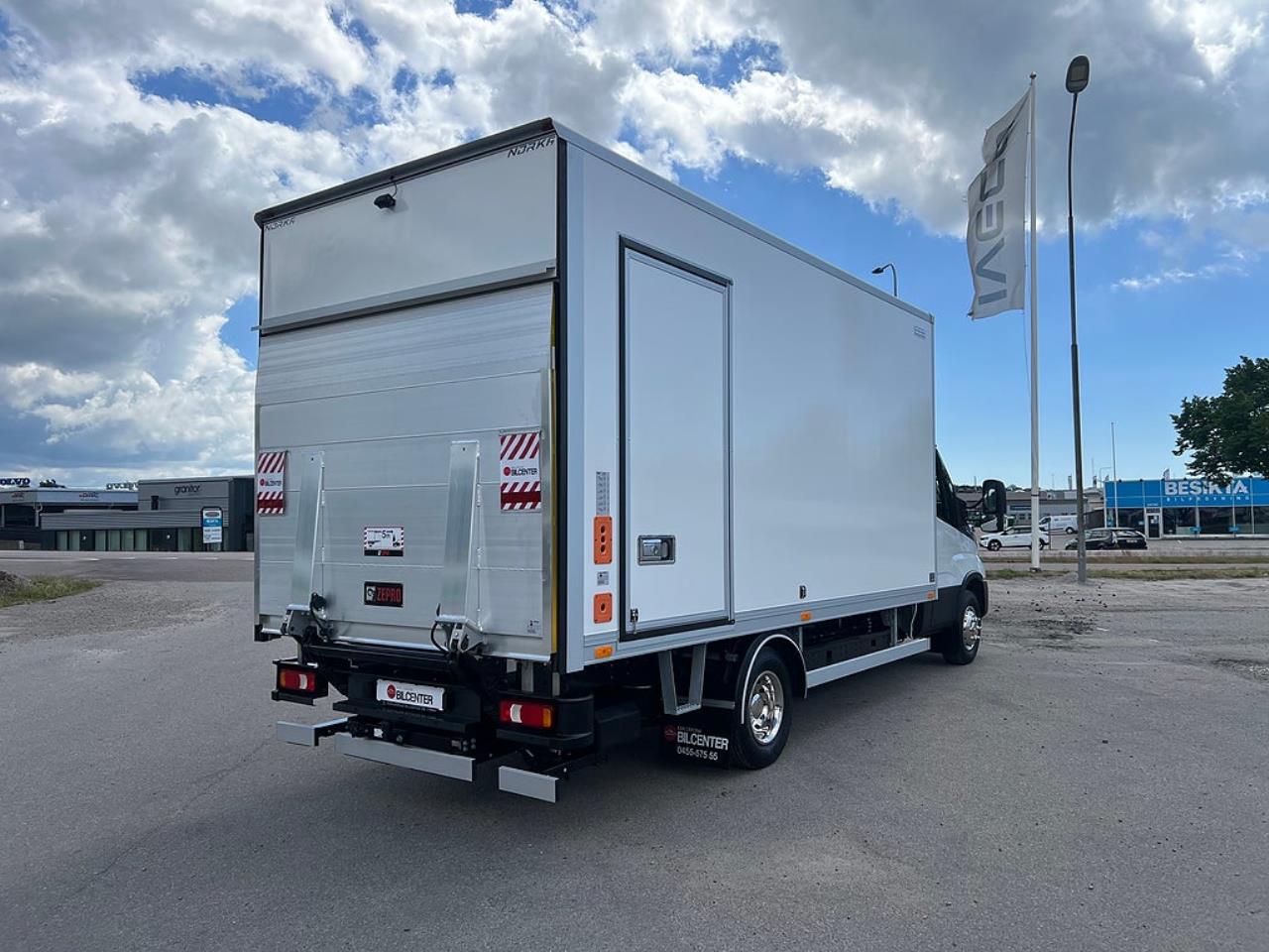 Iveco Daily 72C14E AirPro Sk&aring;pbil med Z-Lift, ELBIL 2025 - Sk&aring;p