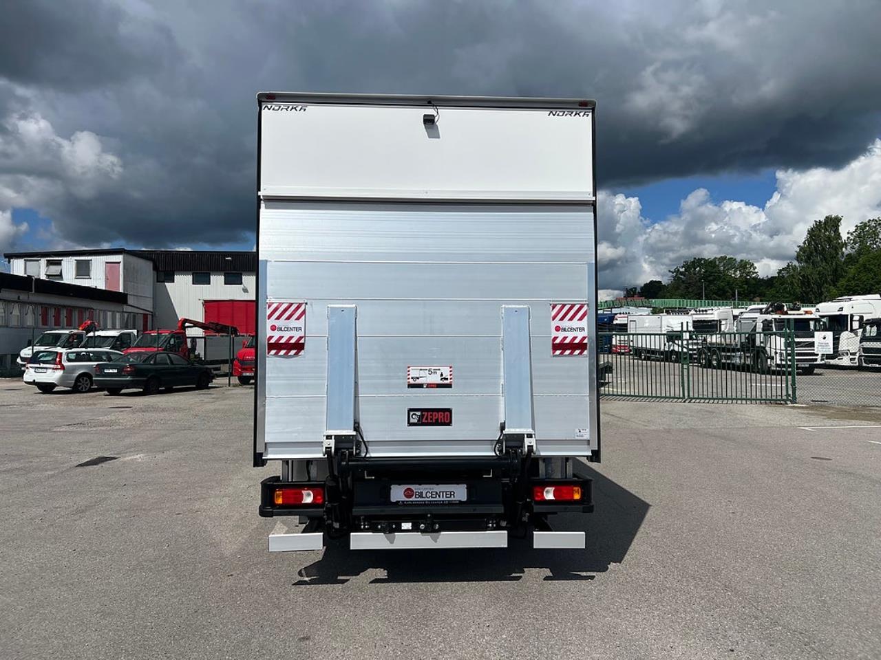 Iveco Daily 72C14E AirPro Sk&aring;pbil med Z-Lift, ELBIL 2025 - Sk&aring;p