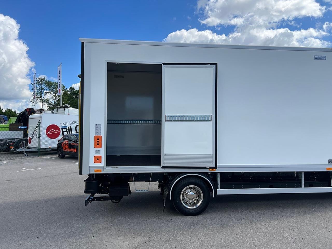 Iveco Daily 72C14E AirPro Sk&aring;pbil med Z-Lift, ELBIL 2025 - Sk&aring;p