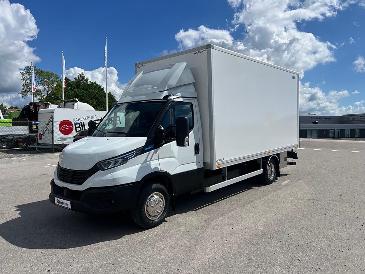 Iveco Daily 72C14E AirPro Sk&aring;pbil med Z-Lift, ELBIL 2025 - Sk&aring;p