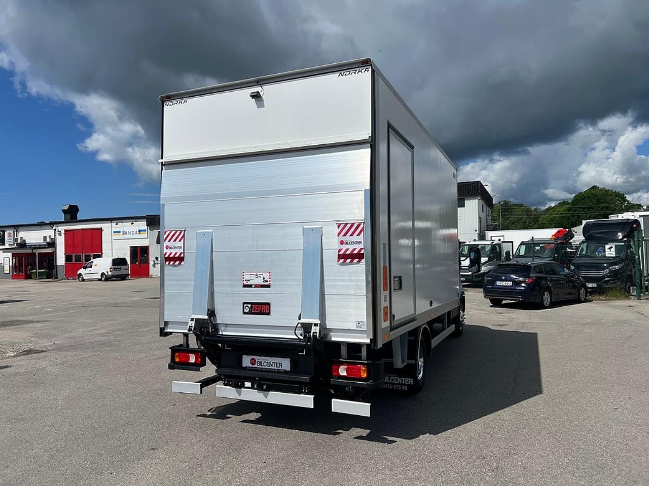 Iveco Daily 72C14E AirPro Sk&aring;pbil med Z-Lift, ELBIL 2025 - Sk&aring;p