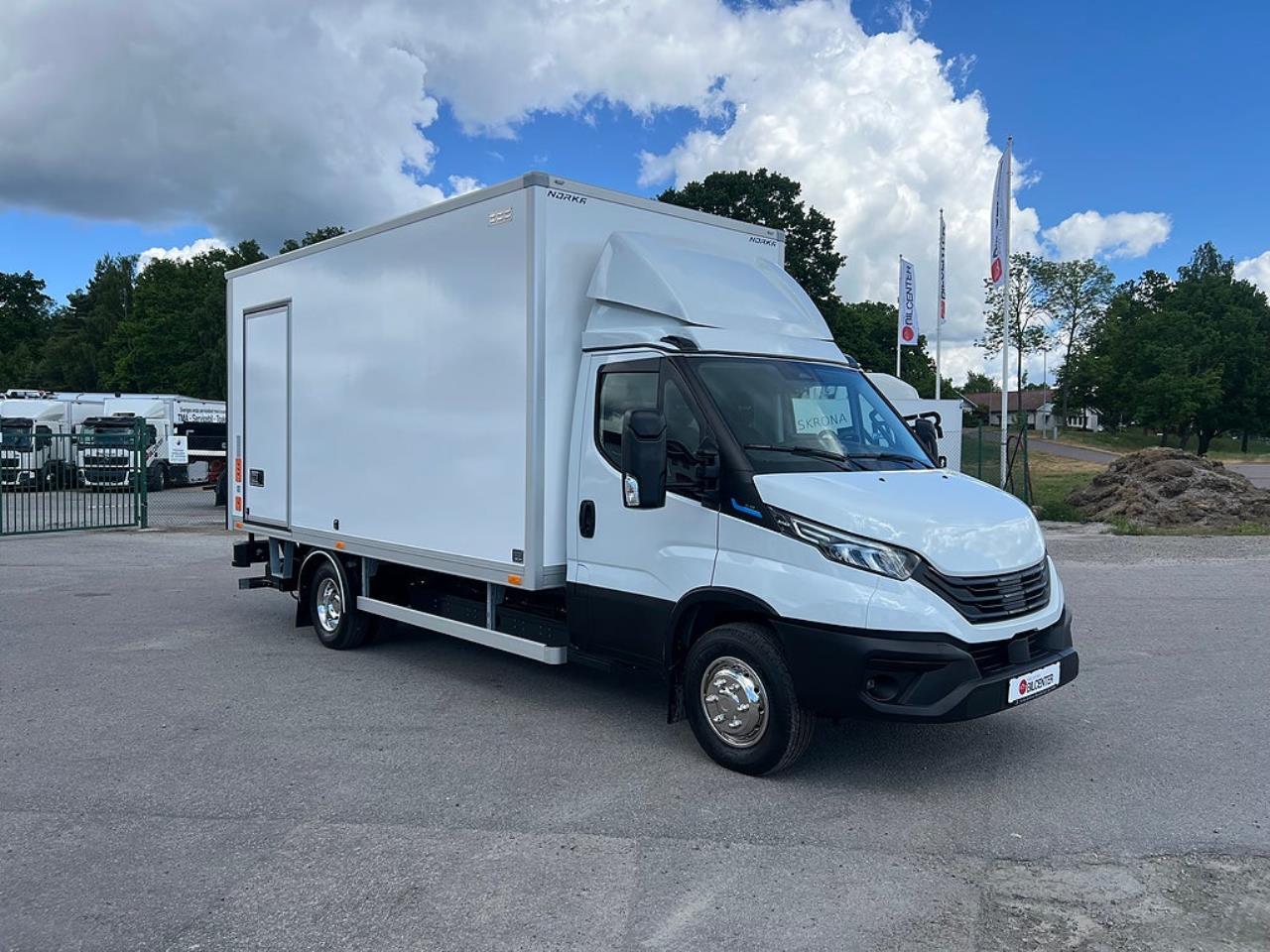 Iveco Daily 72C14E AirPro Sk&aring;pbil med Z-Lift, ELBIL 2025 - Sk&aring;p
