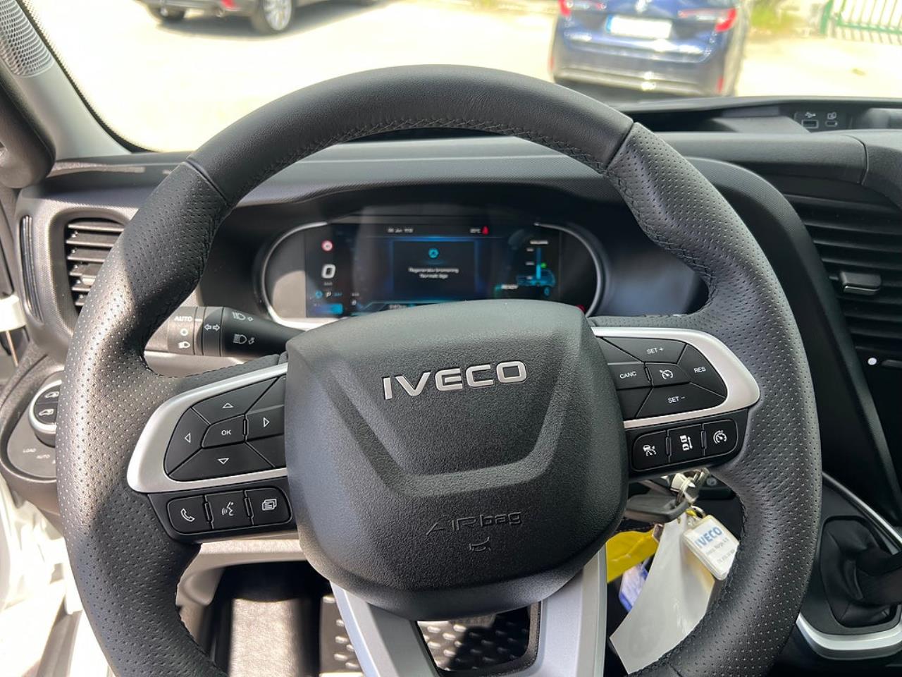 Iveco Daily 72C14E AirPro Sk&aring;pbil med Z-Lift, ELBIL 2025 - Sk&aring;p