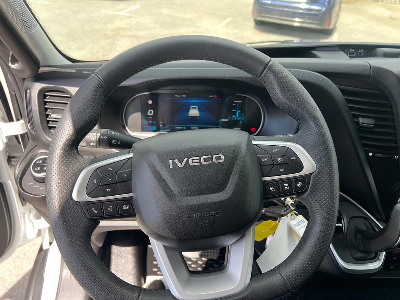 Iveco Daily 72C14E AirPro Sk&aring;pbil med Z-Lift, ELBIL 2025 - Sk&aring;p