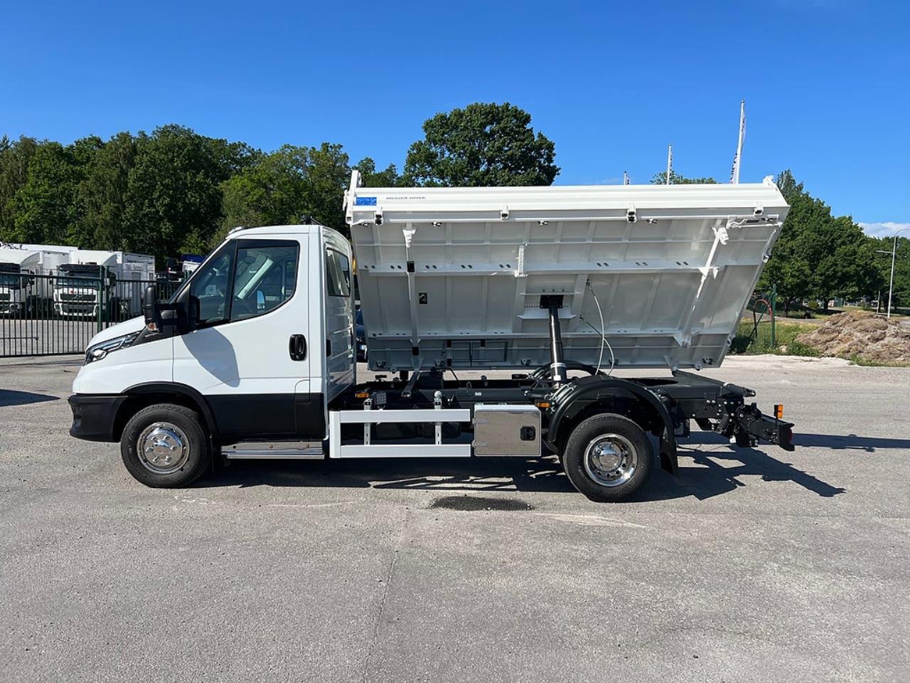 Iveco Daily 72C18 Tippbil, 3-V&auml;gs tipp / Sidotipp 2024 - &Ouml;vrigt