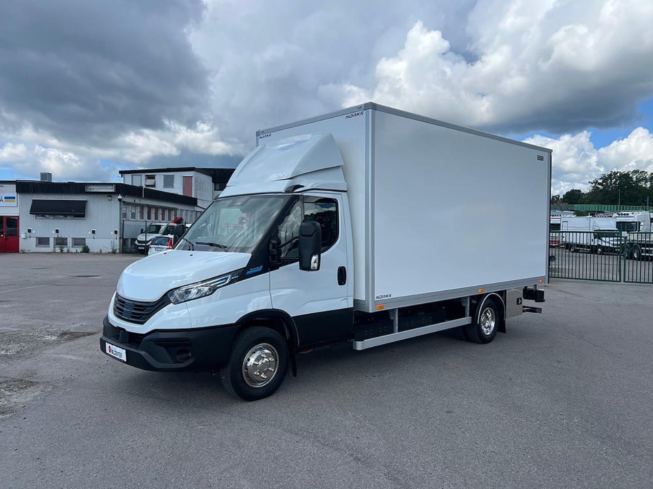 Iveco Daily 72C14E AirPro Sk&aring;pbil med Z-Lift, ELBIL 2025 - Sk&aring;p
