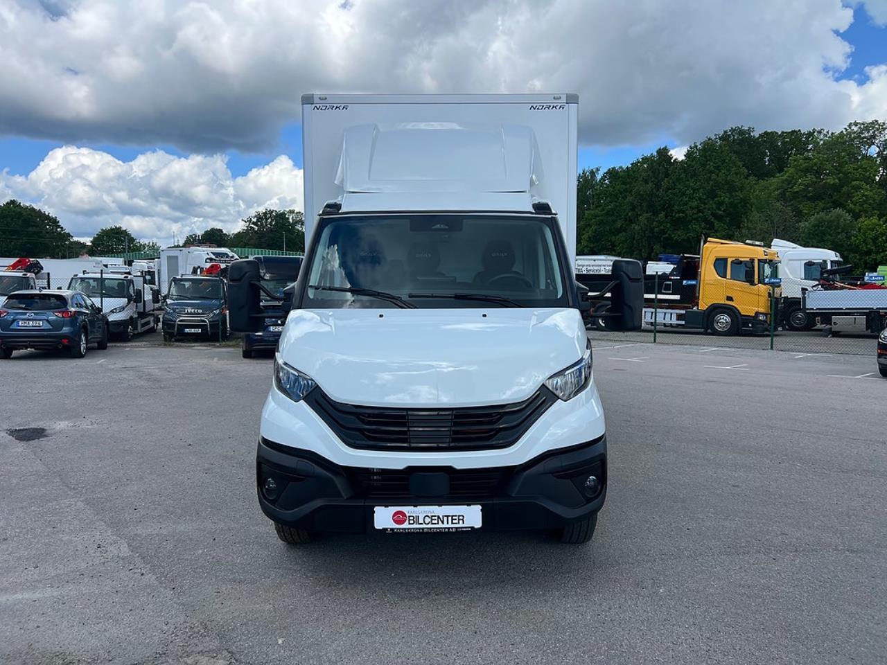 Iveco Daily 72C14E AirPro Sk&aring;pbil med Z-Lift, ELBIL 2025 - Sk&aring;p