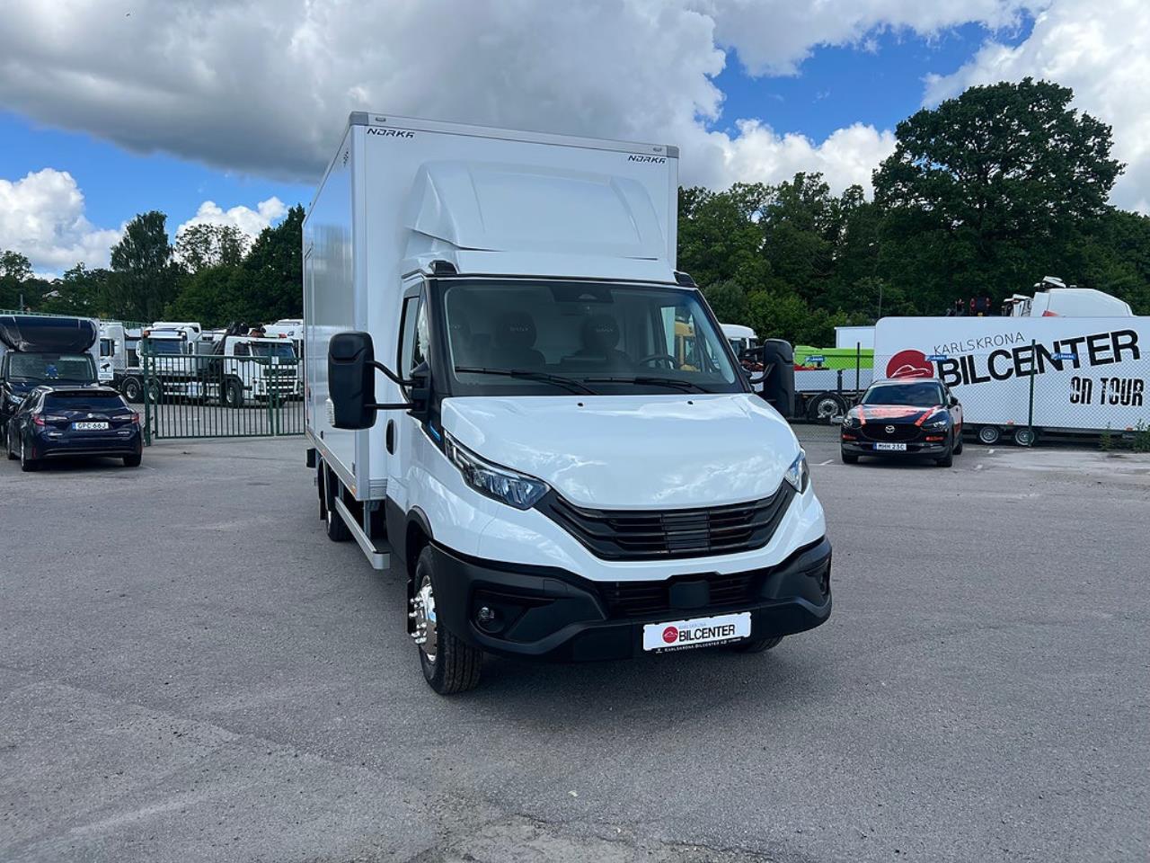 Iveco Daily 72C14E AirPro Sk&aring;pbil med Z-Lift, ELBIL 2025 - Sk&aring;p