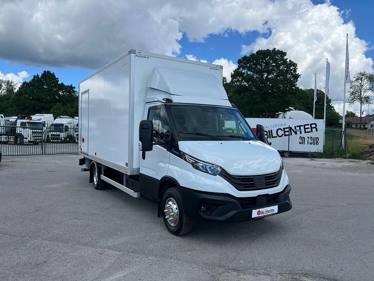 Iveco Daily 72C14E AirPro Sk&aring;pbil med Z-Lift, ELBIL 2025 - Sk&aring;p
