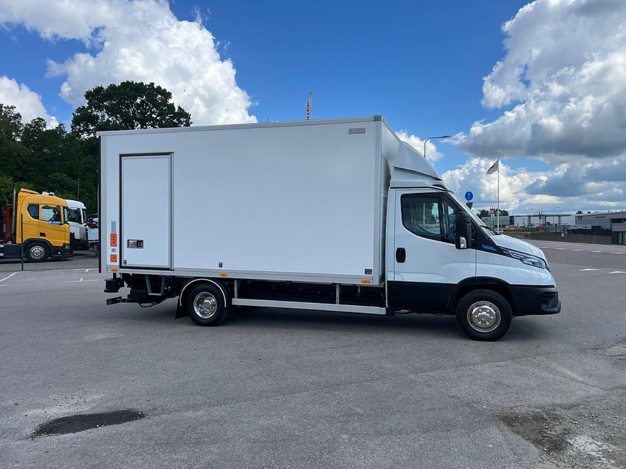 Iveco Daily 72C14E AirPro Sk&aring;pbil med Z-Lift, ELBIL 2025 - Sk&aring;p