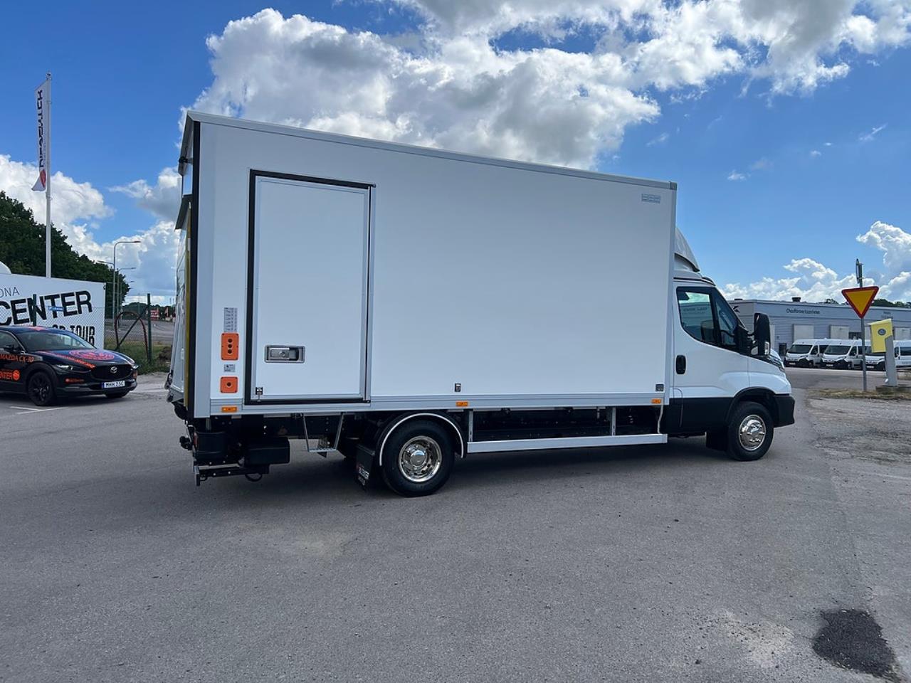Iveco Daily 72C14E AirPro Sk&aring;pbil med Z-Lift, ELBIL 2025 - Sk&aring;p