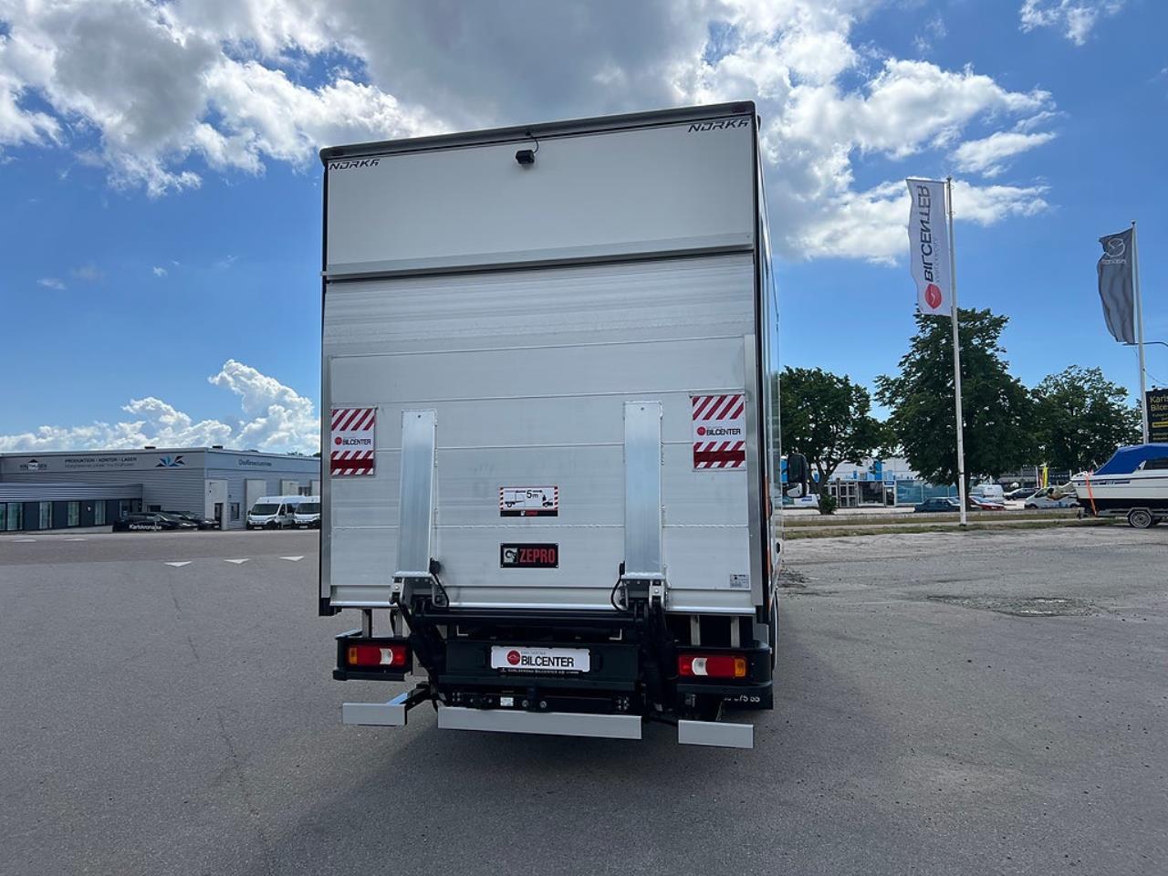 Iveco Daily 72C14E AirPro Sk&aring;pbil med Z-Lift, ELBIL 2025 - Sk&aring;p