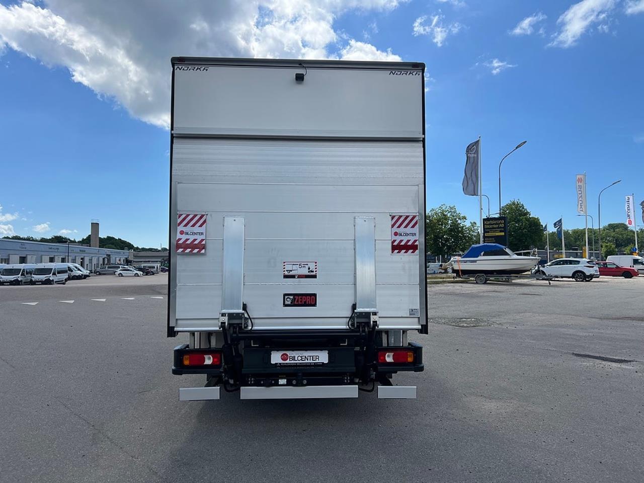 Iveco Daily 72C14E AirPro Sk&aring;pbil med Z-Lift, ELBIL 2025 - Sk&aring;p