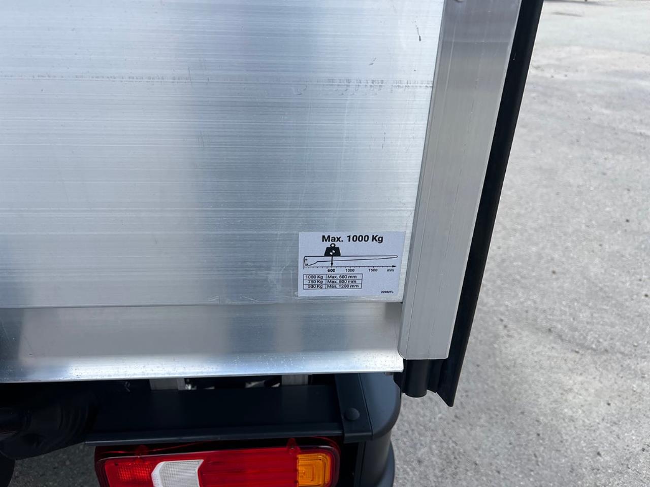 Iveco Daily 72C14E AirPro Sk&aring;pbil med Z-Lift, ELBIL 2025 - Sk&aring;p