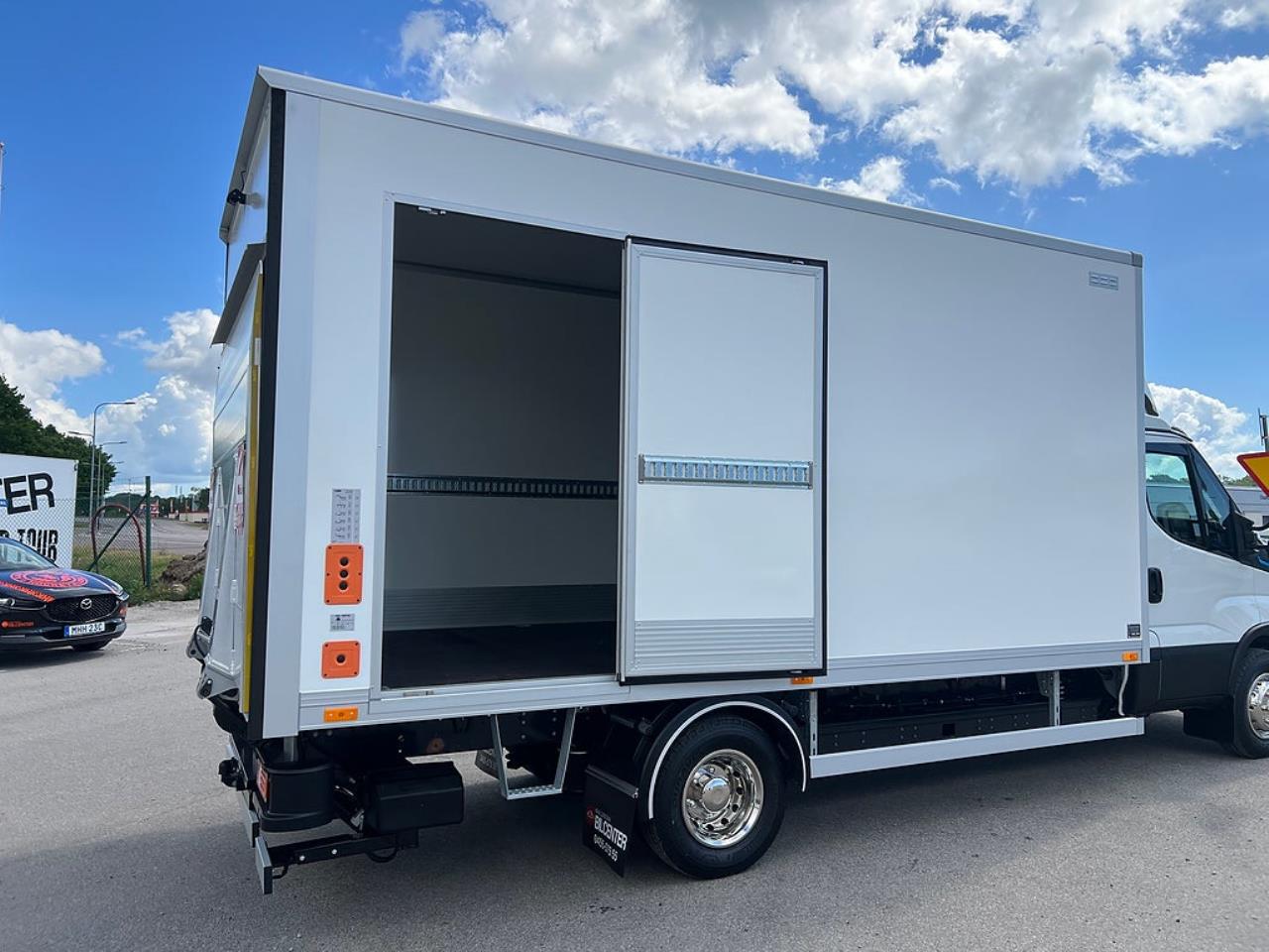 Iveco Daily 72C14E AirPro Sk&aring;pbil med Z-Lift, ELBIL 2025 - Sk&aring;p