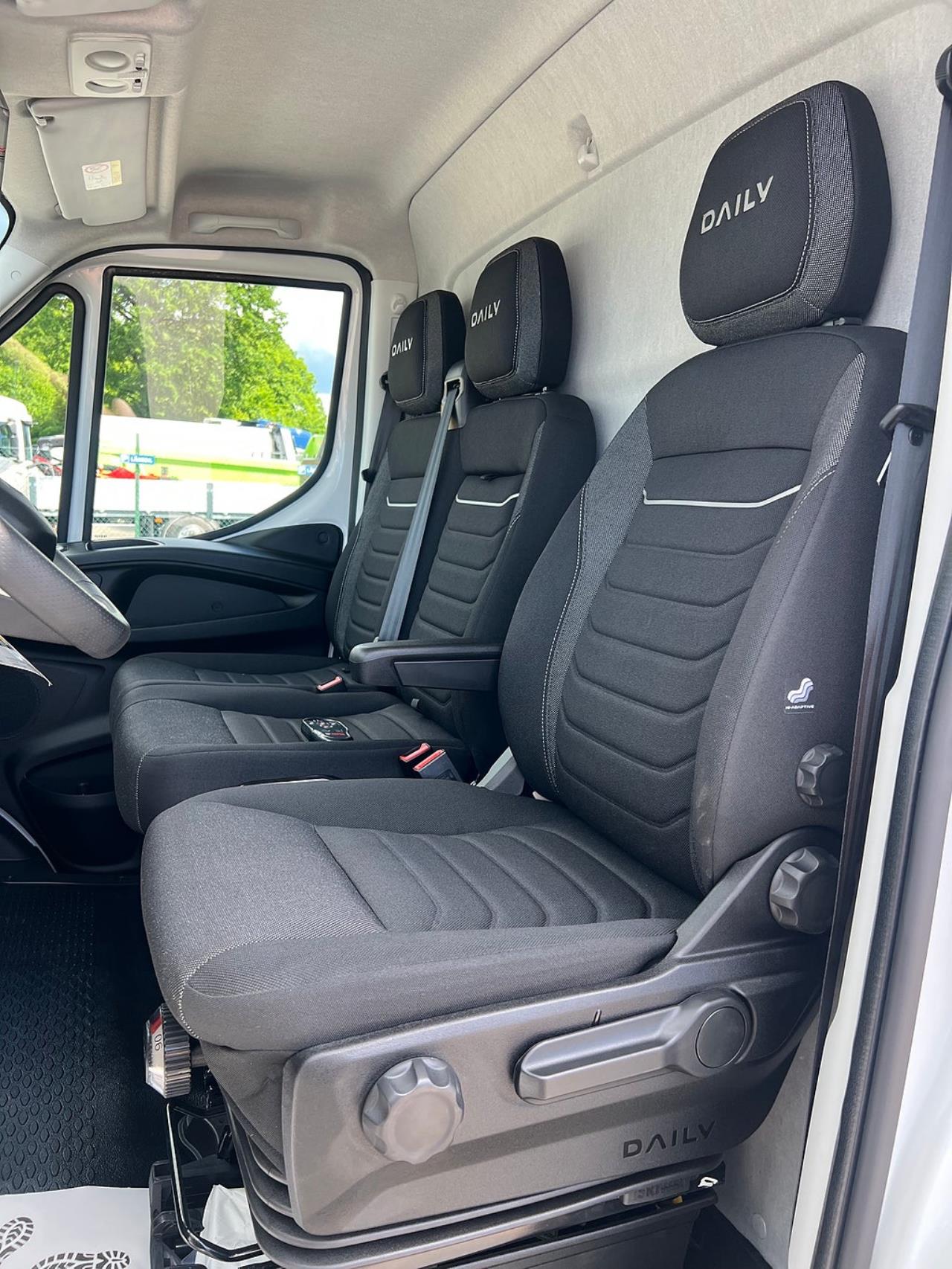 Iveco Daily 72C14E AirPro Sk&aring;pbil med Z-Lift, ELBIL 2025 - Sk&aring;p