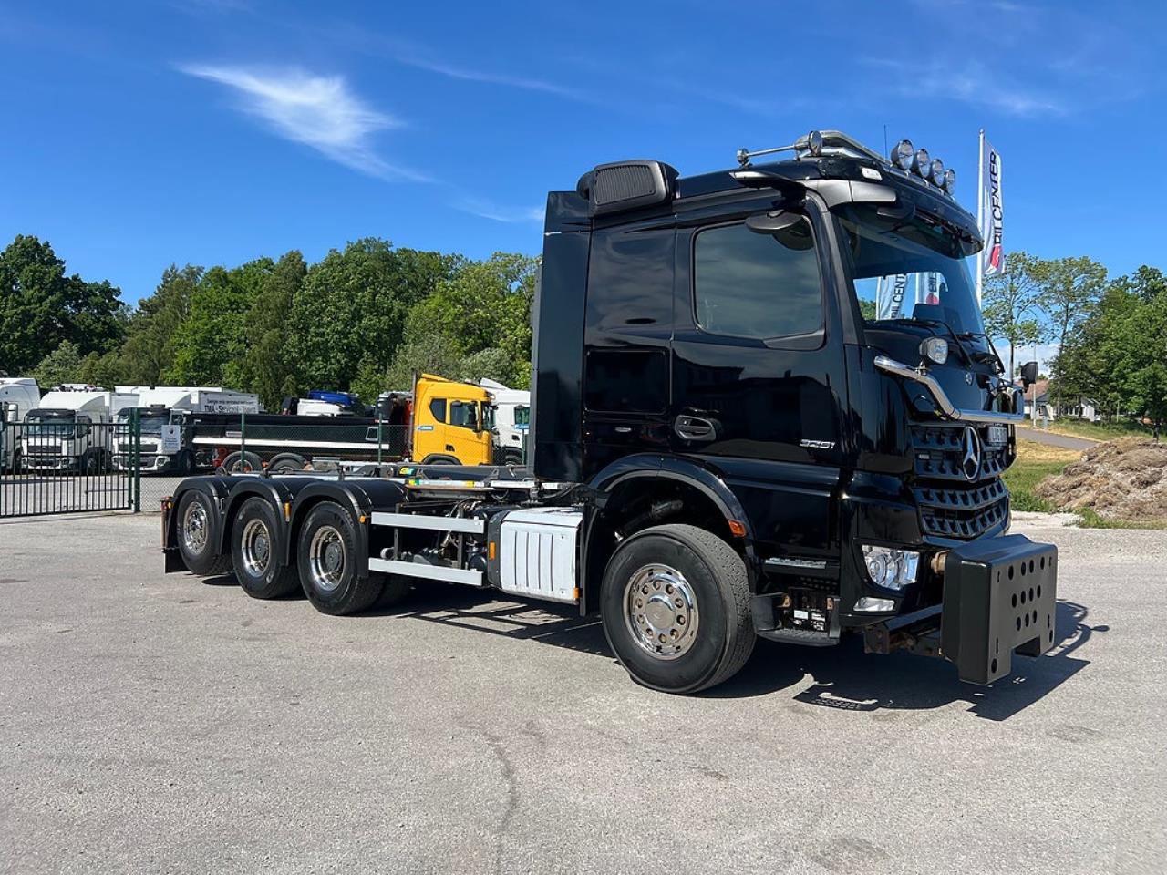 Mercedes-Benz Arocs 3251 Tridem Lastv&auml;xlare, Fullt Plogutrustad 2023 - Krok/Lastv&auml;xlare