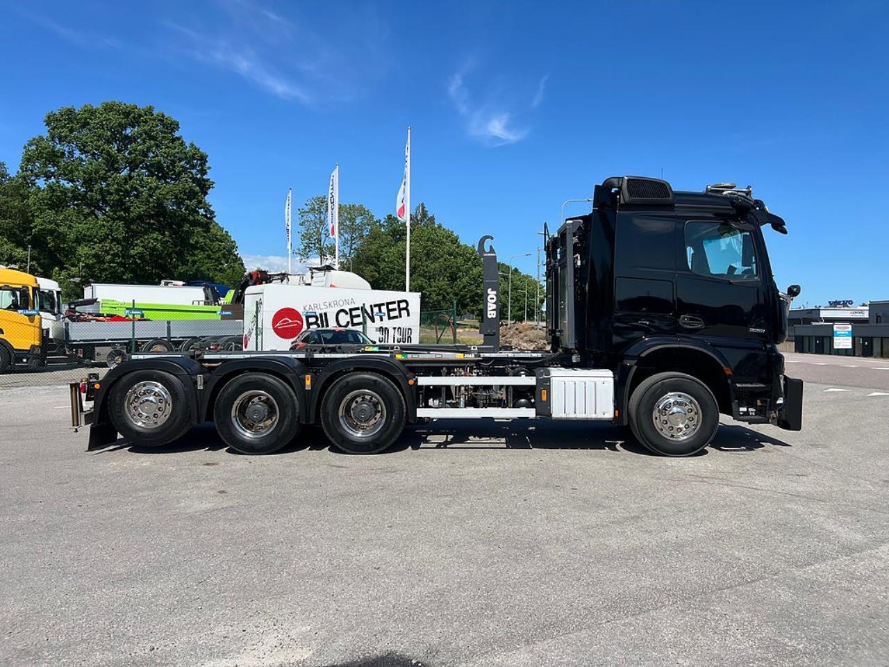 Mercedes-Benz Arocs 3251 Tridem Lastv&auml;xlare, Fullt Plogutrustad 2023 - Krok/Lastv&auml;xlare