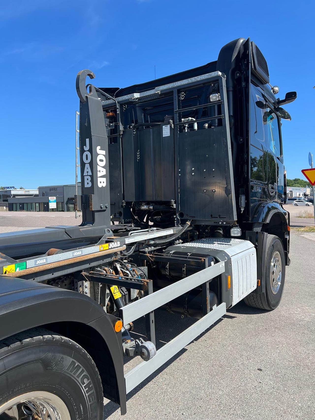 Mercedes-Benz Arocs 3251 Tridem Lastv&auml;xlare, Fullt Plogutrustad 2023 - Krok/Lastv&auml;xlare