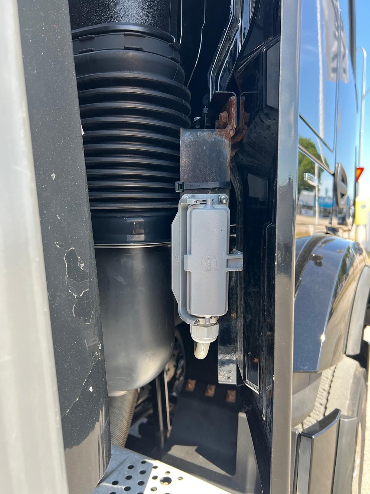 Mercedes-Benz Arocs 3251 Tridem Lastv&auml;xlare, Fullt Plogutrustad 2023 - Krok/Lastv&auml;xlare