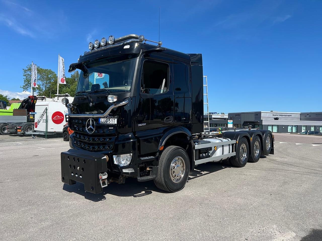 Mercedes-Benz Arocs 3251 Tridem Lastv&auml;xlare, Fullt Plogutrustad 2023 - Krok/Lastv&auml;xlare