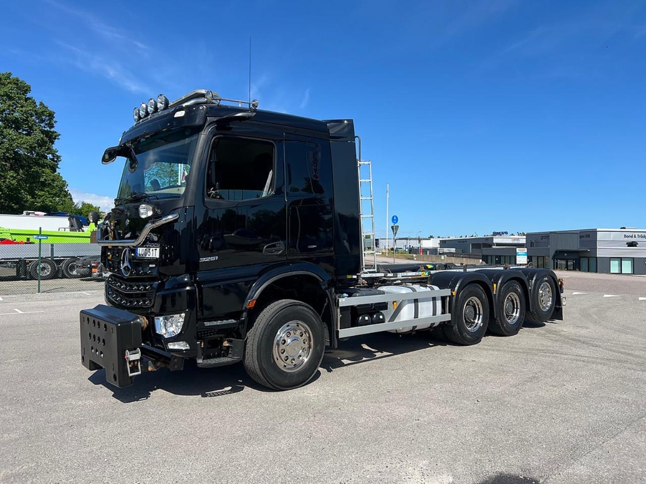 Mercedes-Benz Arocs 3251 Tridem Lastv&auml;xlare, Fullt Plogutrustad 2023 - Krok/Lastv&auml;xlare