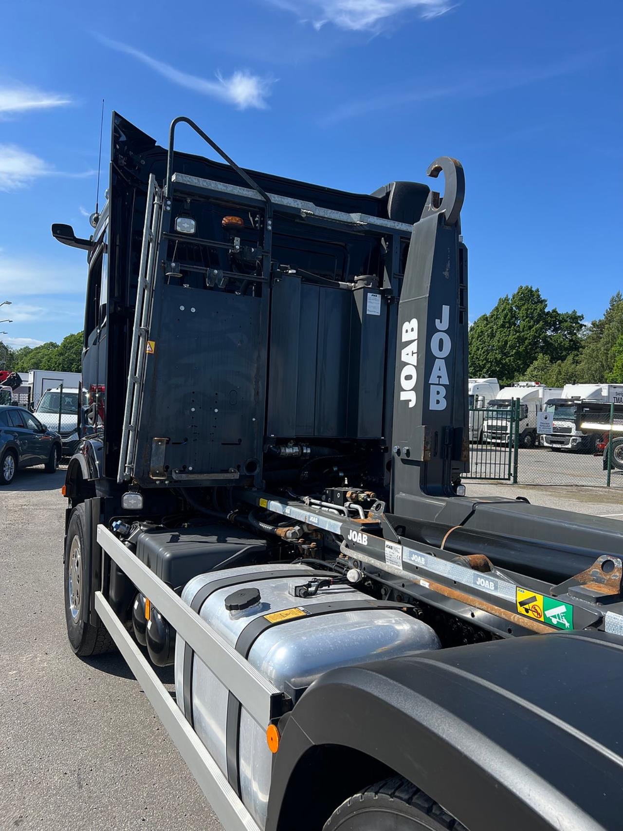 Mercedes-Benz Arocs 3251 Tridem Lastv&auml;xlare, Fullt Plogutrustad 2023 - Krok/Lastv&auml;xlare