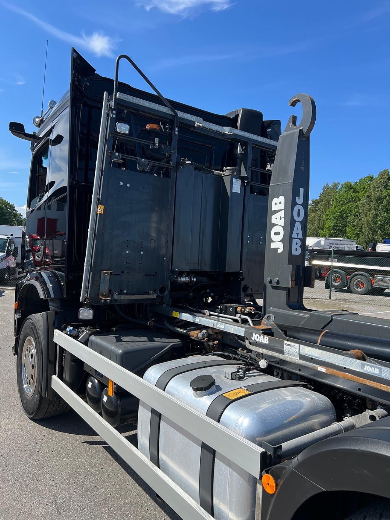 Mercedes-Benz Arocs 3251 Tridem Lastv&auml;xlare, Fullt Plogutrustad 2023 - Krok/Lastv&auml;xlare