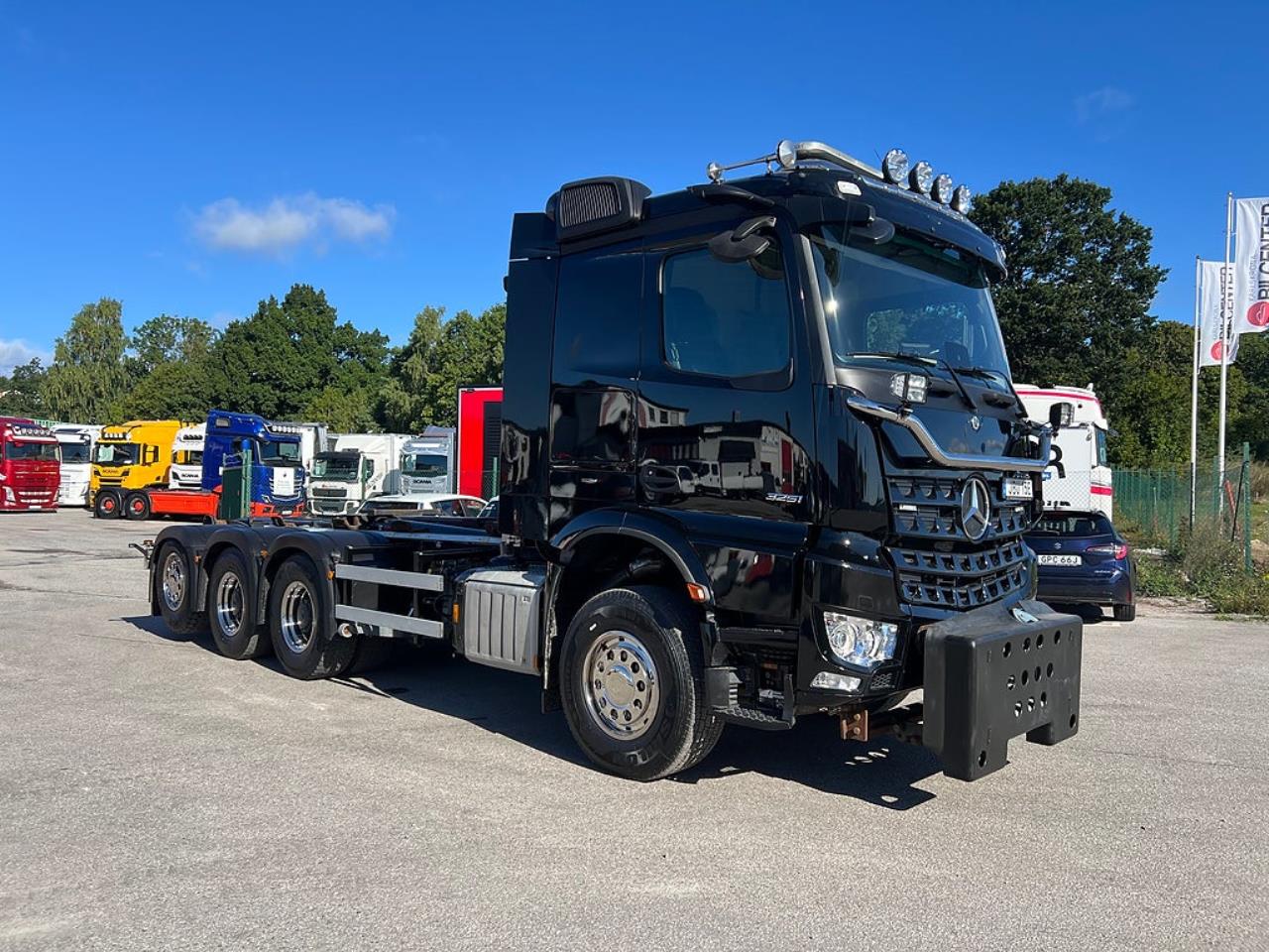 Mercedes-Benz Arocs 3251 Tridem Lastv&auml;xlare, Fullt Plogutrustad 2023 - Krok/Lastv&auml;xlare