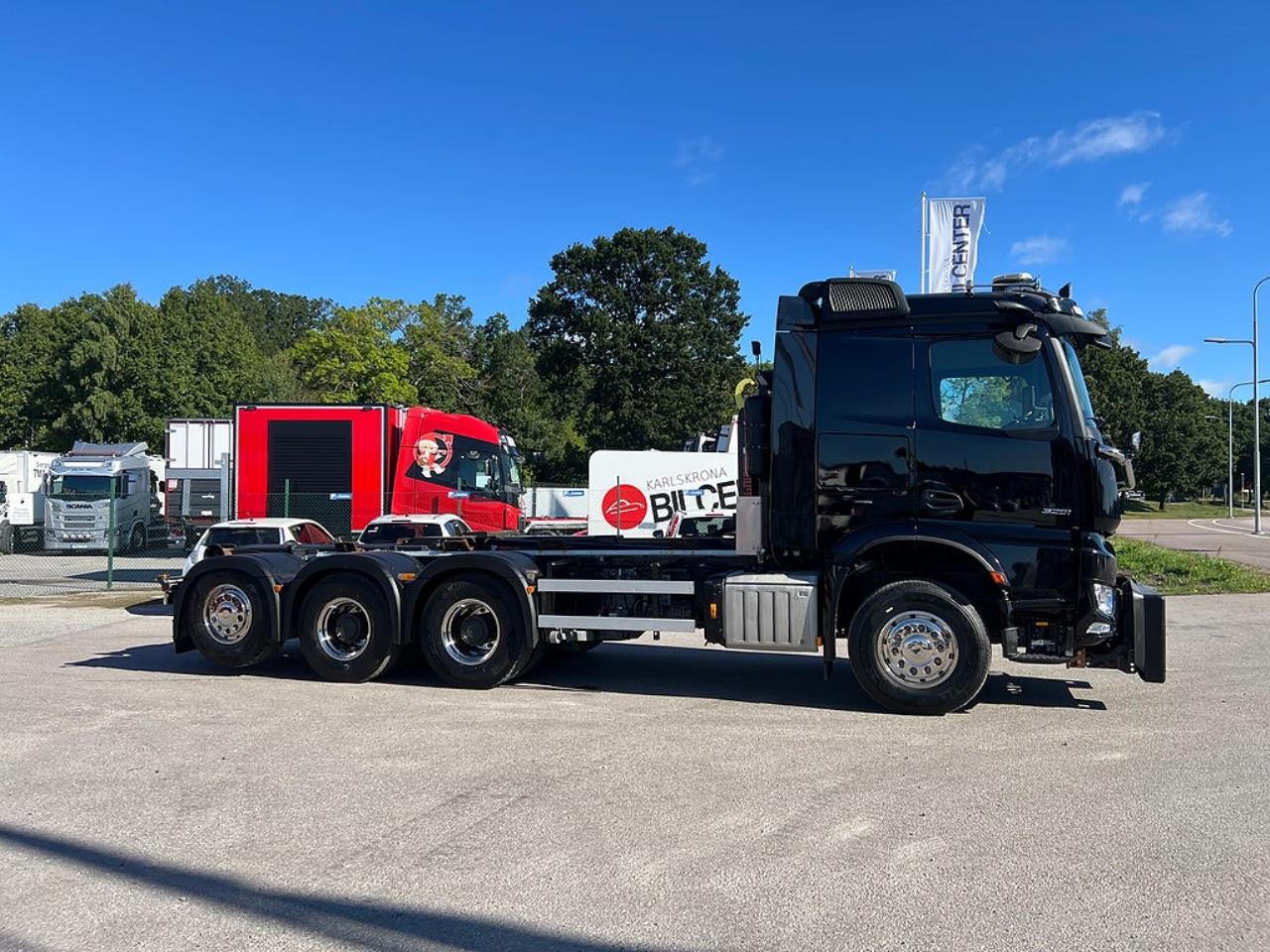 Mercedes-Benz Arocs 3251 Tridem Lastv&auml;xlare, Fullt Plogutrustad 2023 - Krok/Lastv&auml;xlare