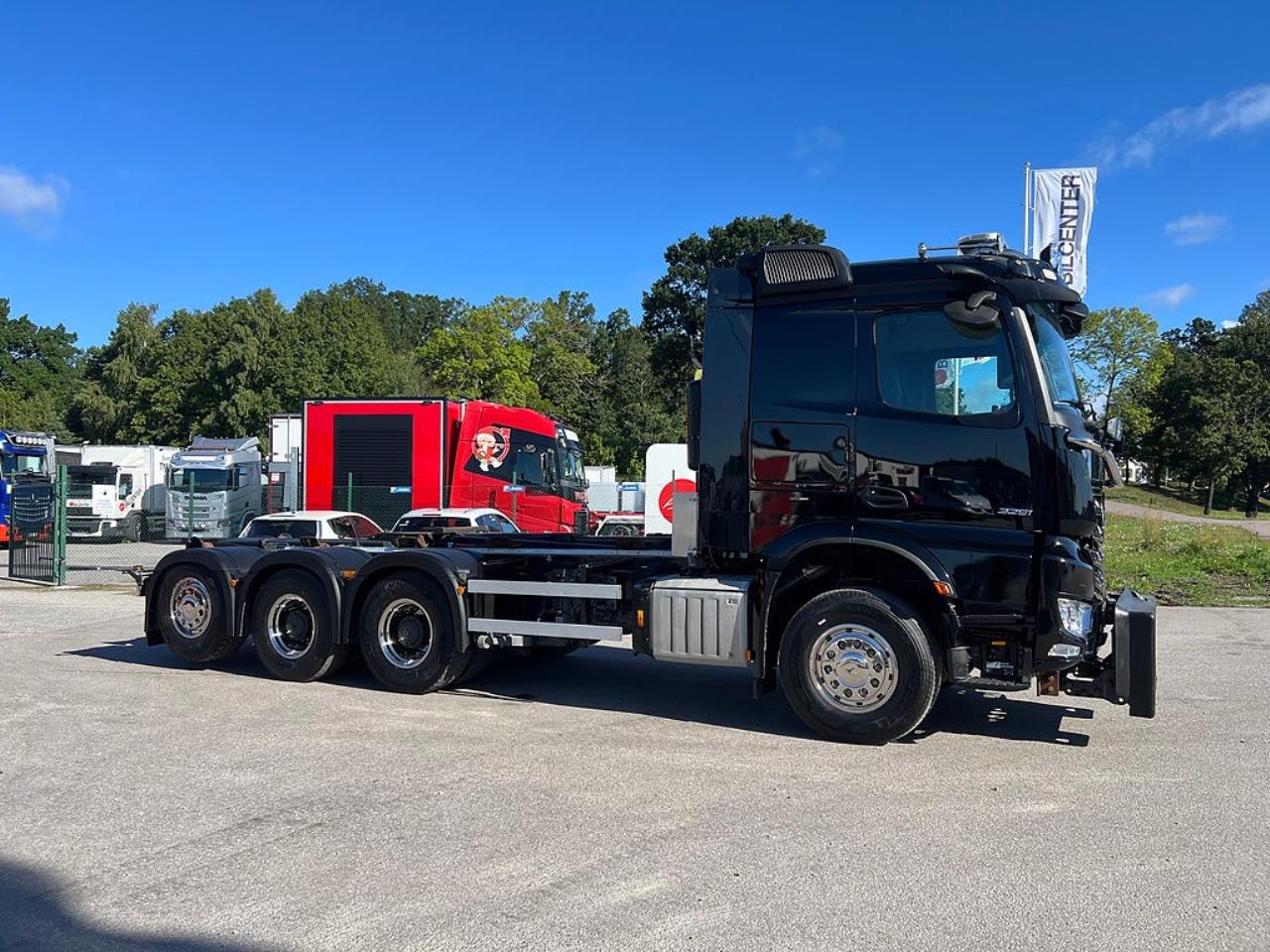 Mercedes-Benz Arocs 3251 Tridem Lastv&auml;xlare, Fullt Plogutrustad 2023 - Krok/Lastv&auml;xlare