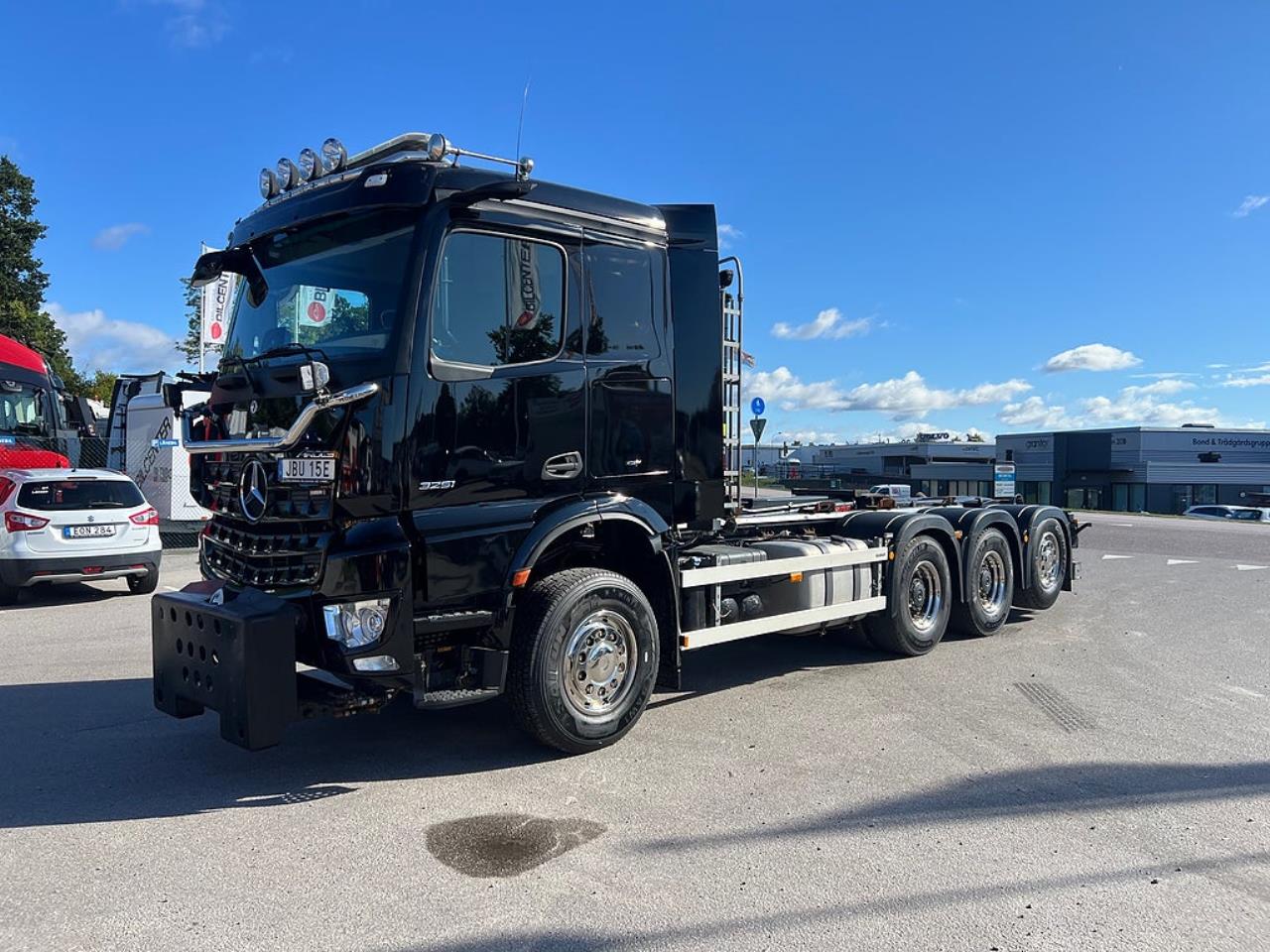 Mercedes-Benz Arocs 3251 Tridem Lastv&auml;xlare, Fullt Plogutrustad 2023 - Krok/Lastv&auml;xlare
