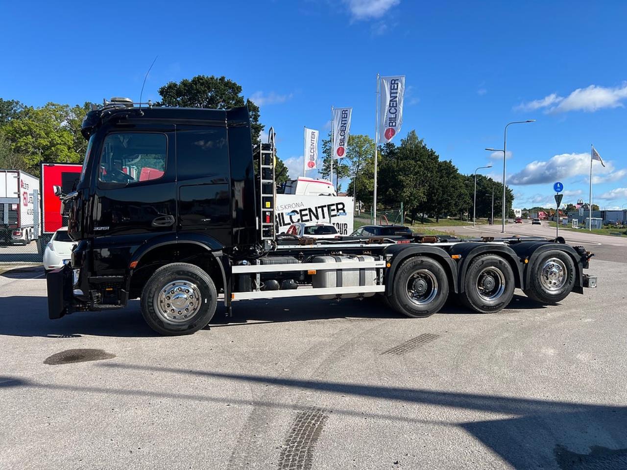 Mercedes-Benz Arocs 3251 Tridem Lastv&auml;xlare, Fullt Plogutrustad 2023 - Krok/Lastv&auml;xlare