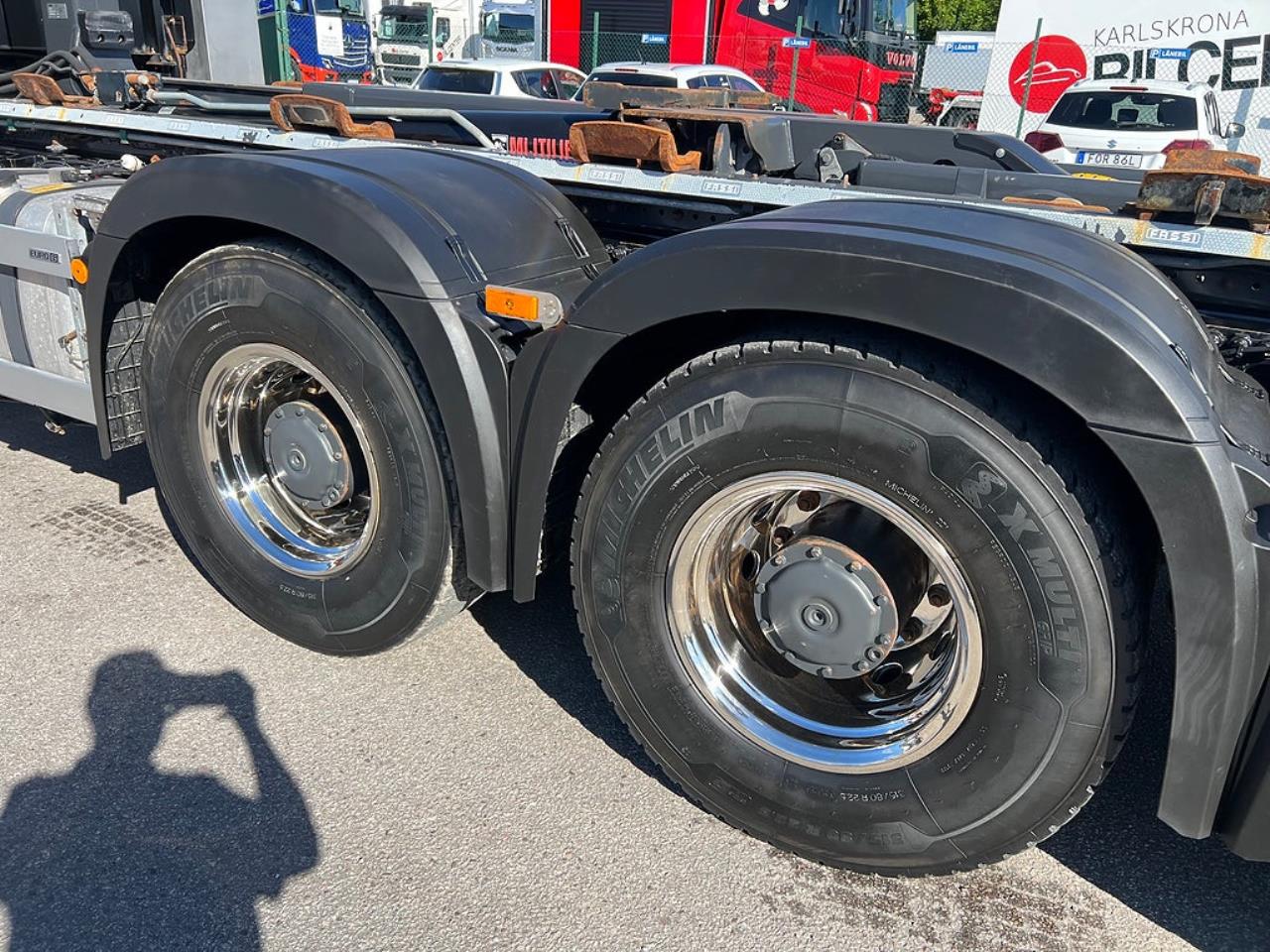 Mercedes-Benz Arocs 3251 Tridem Lastv&auml;xlare, Fullt Plogutrustad 2023 - Krok/Lastv&auml;xlare
