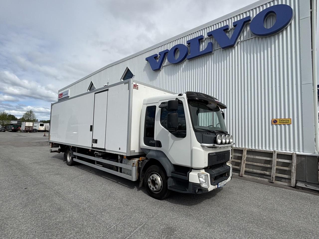 Volvo FL 4x2 Sk&aring;pbil 2015 - Sk&aring;p