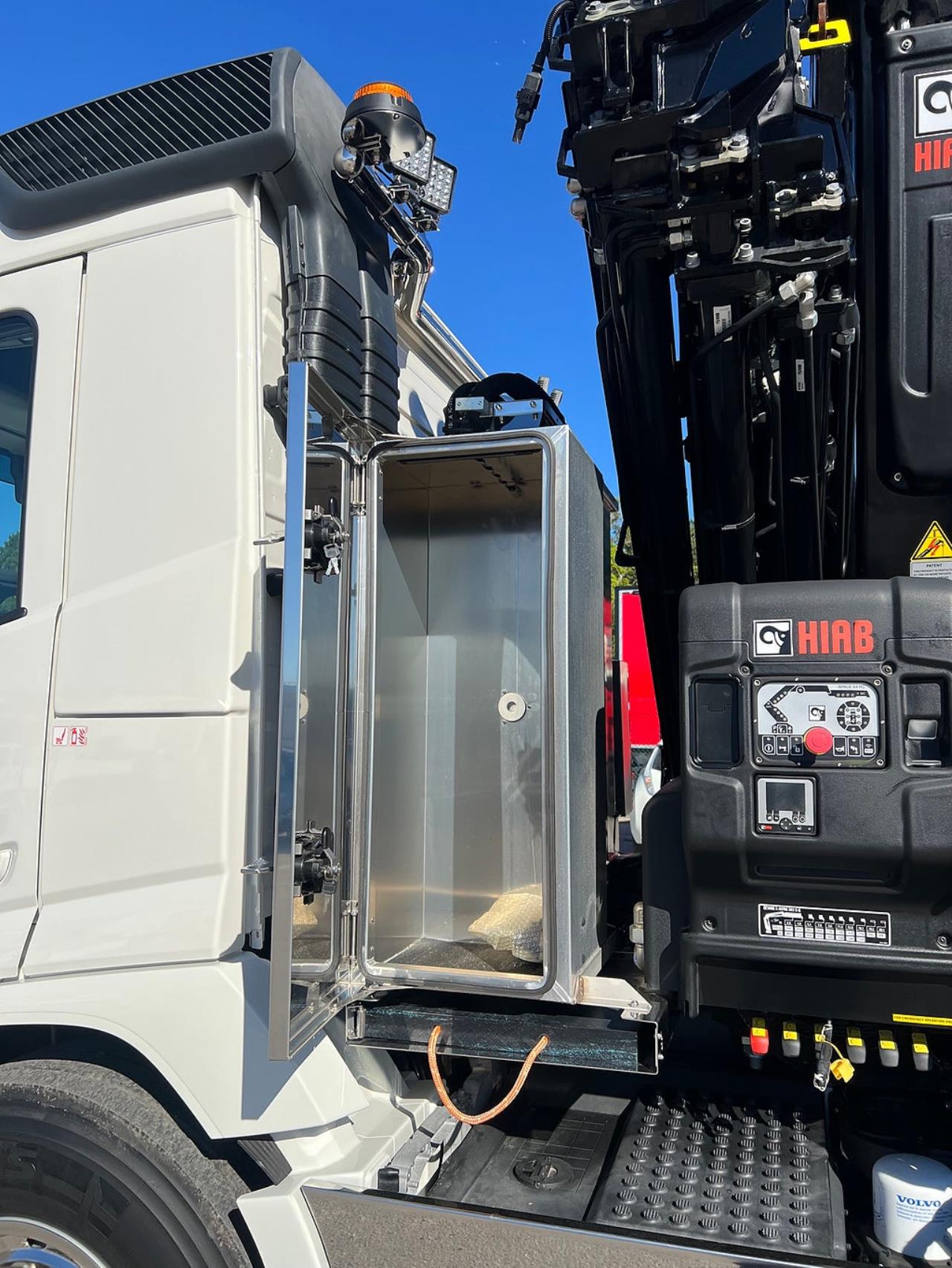 Volvo FM 13 500 8x4*4 Tridem Kranv&auml;xlare Hiab 302 2023 - Kran