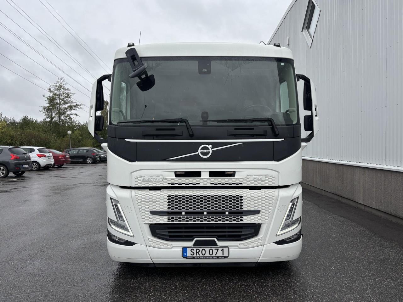 Volvo FME 6x2 flakbil med kran 2024 - Kran