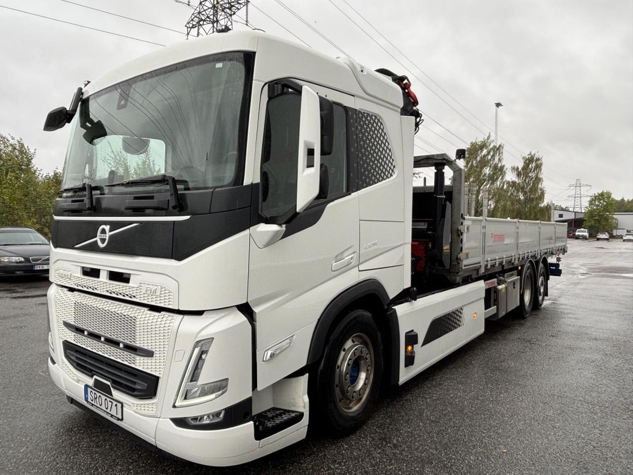 Volvo FME 6x2 flakbil med kran 2024 - Kran