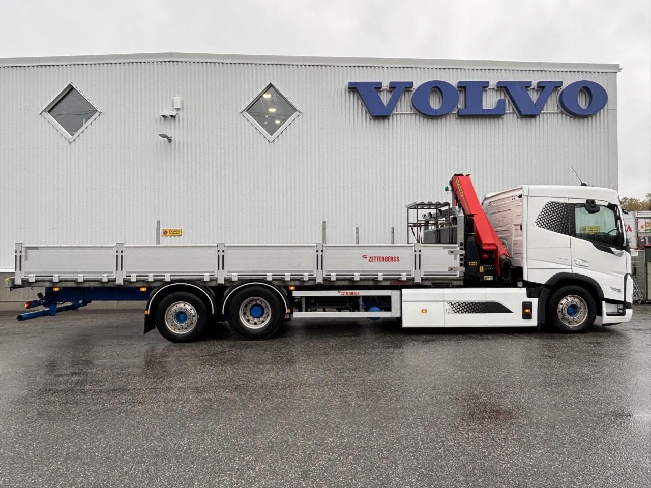 Volvo FME 6x2 flakbil med kran 2024 - Kran