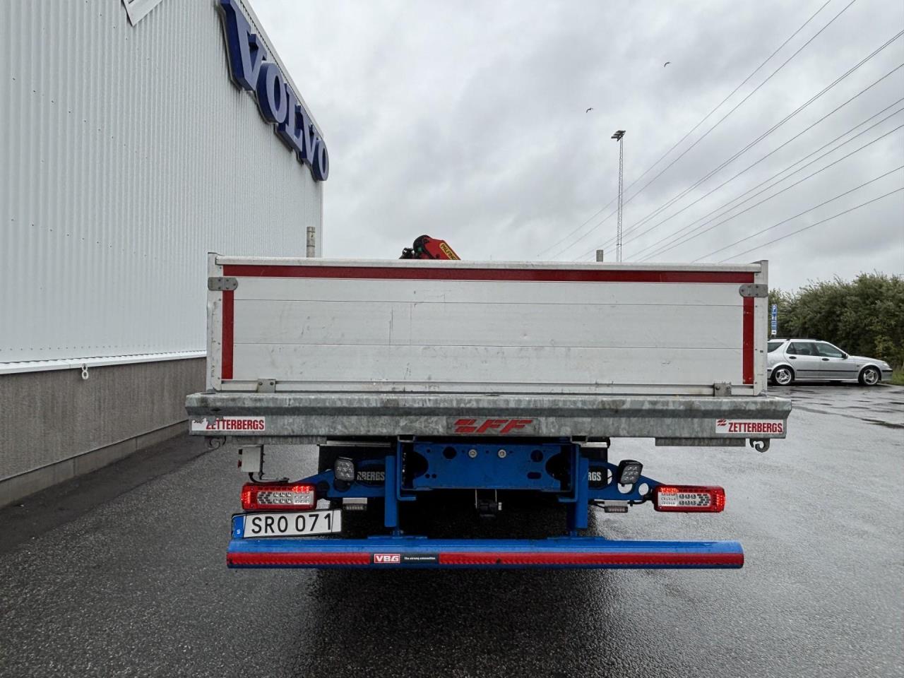 Volvo FME 6x2 flakbil med kran 2024 - Kran