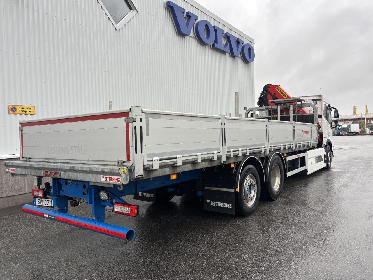 Volvo FME 6x2 flakbil med kran 2024 - Kran