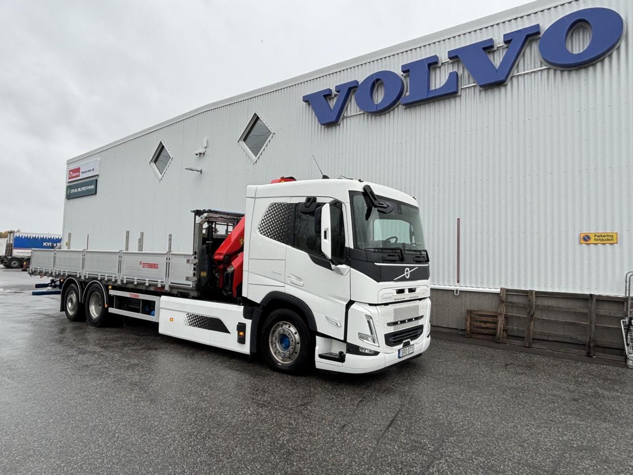 Volvo FME 6x2 flakbil med kran 2024 - Kran